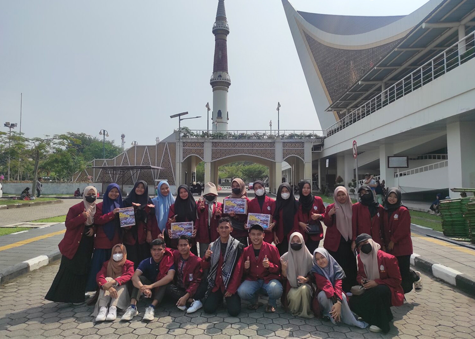 Kader Muda IMM dan Mahasiswa UM Sumatera Barat Galang Dana Untuk Palestina