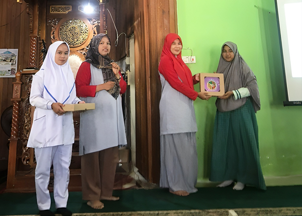 Dosen UM Sumatera Barat  ‘Edukasi Aksi Bergizi Upaya Pencegahan Anemia  Pada Remaja’